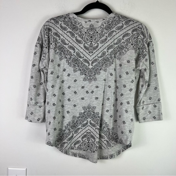 Lucky Brand Womens XS Gray Handkerchief Print Knit Top Shirt - Picture 5 of 7